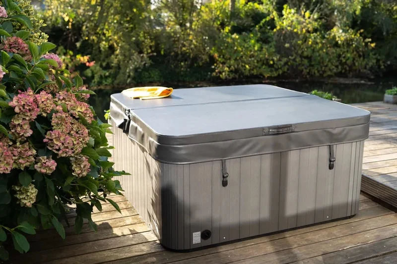 W'eau spa cover 210 x 210 cm radius 18 cm