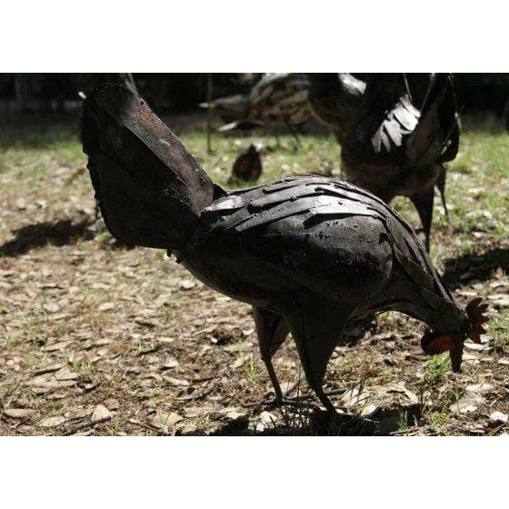 Poule rouille picore - Oiseau décoratif en métal recyclé