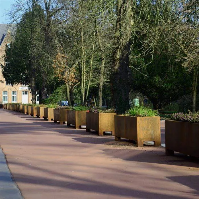 Jardinière en corten - Andes avec pieds 1.2m x 1.2m x 0,8m