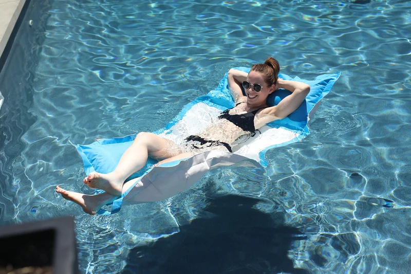 Pool bean bag hamac