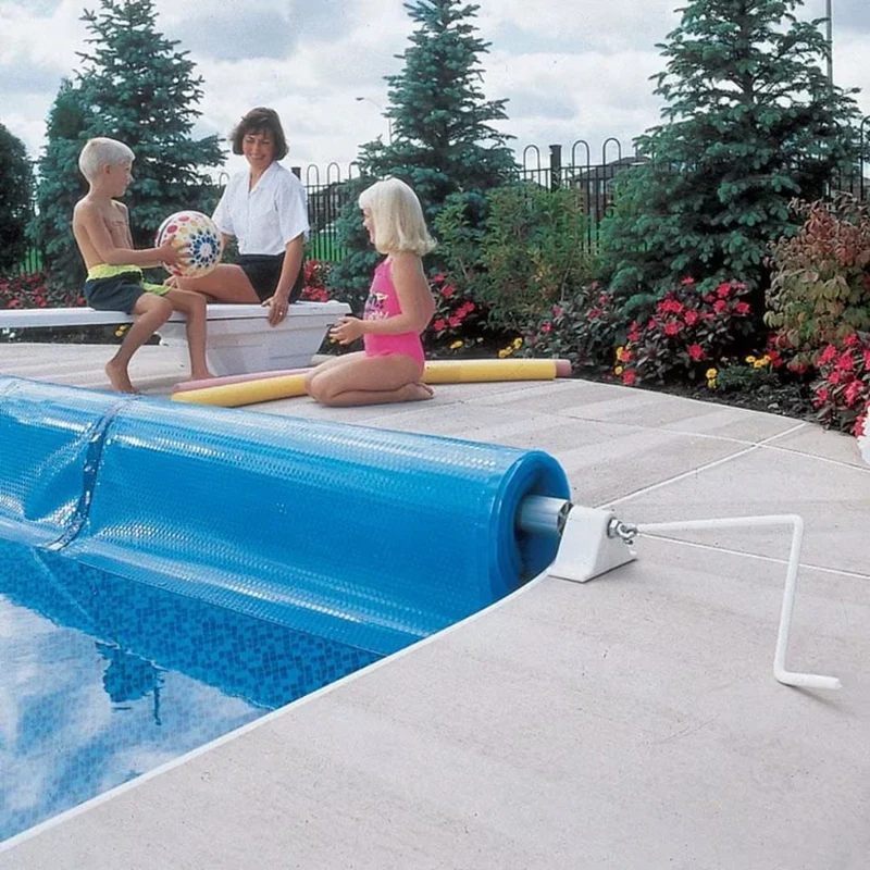 Base d'enrouleur à profil bas pour piscine creusée