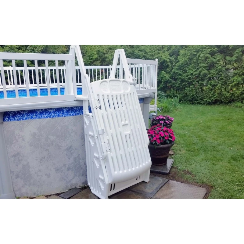 Échelle avec barrière d'entrée pour piscine hors terre