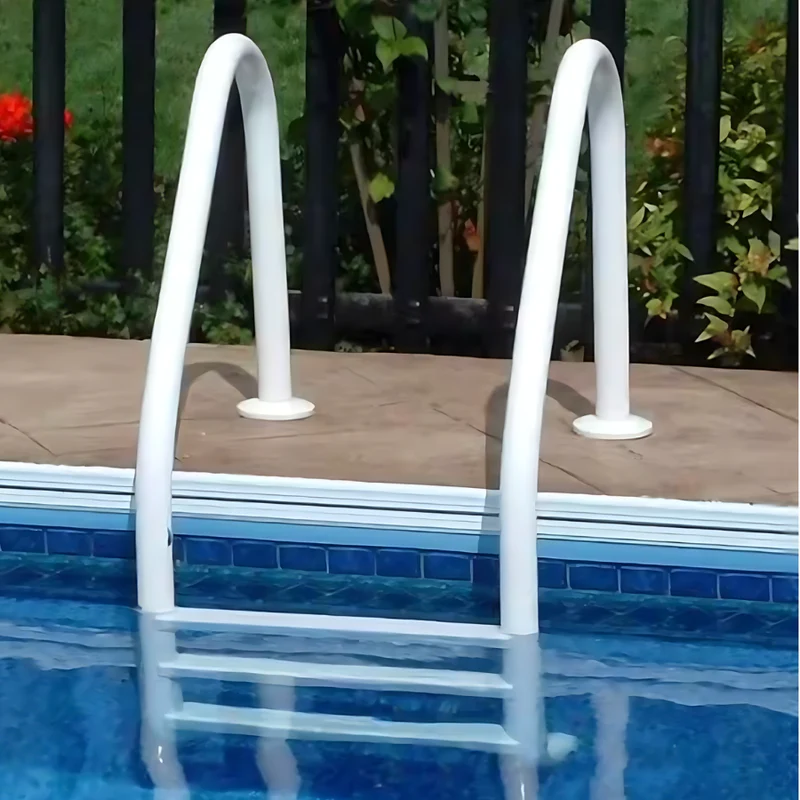 Échelle en polymère gris pour piscine creusée