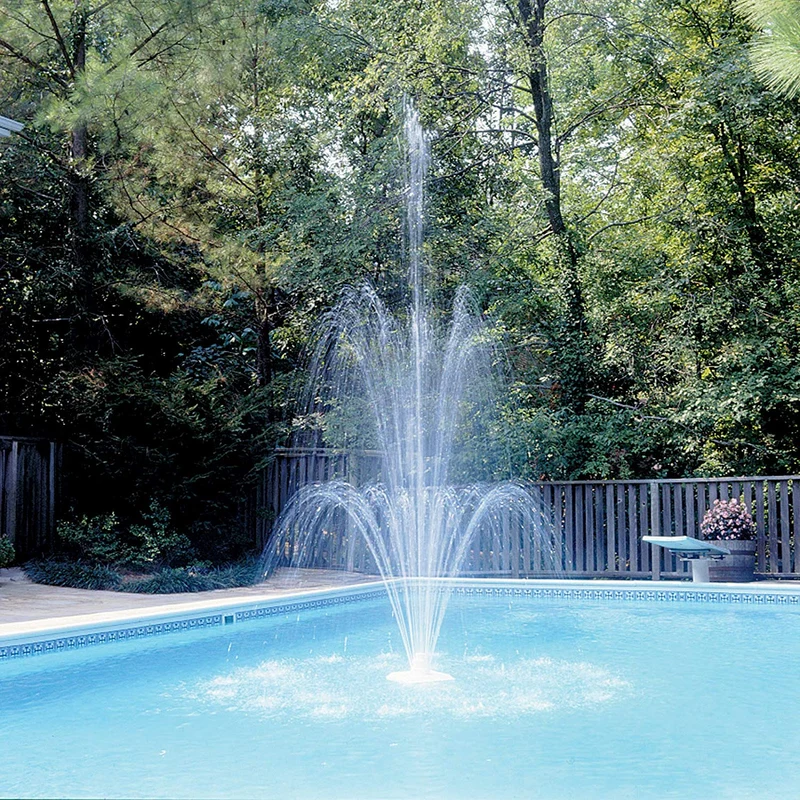 Fontaine de piscine illuminée