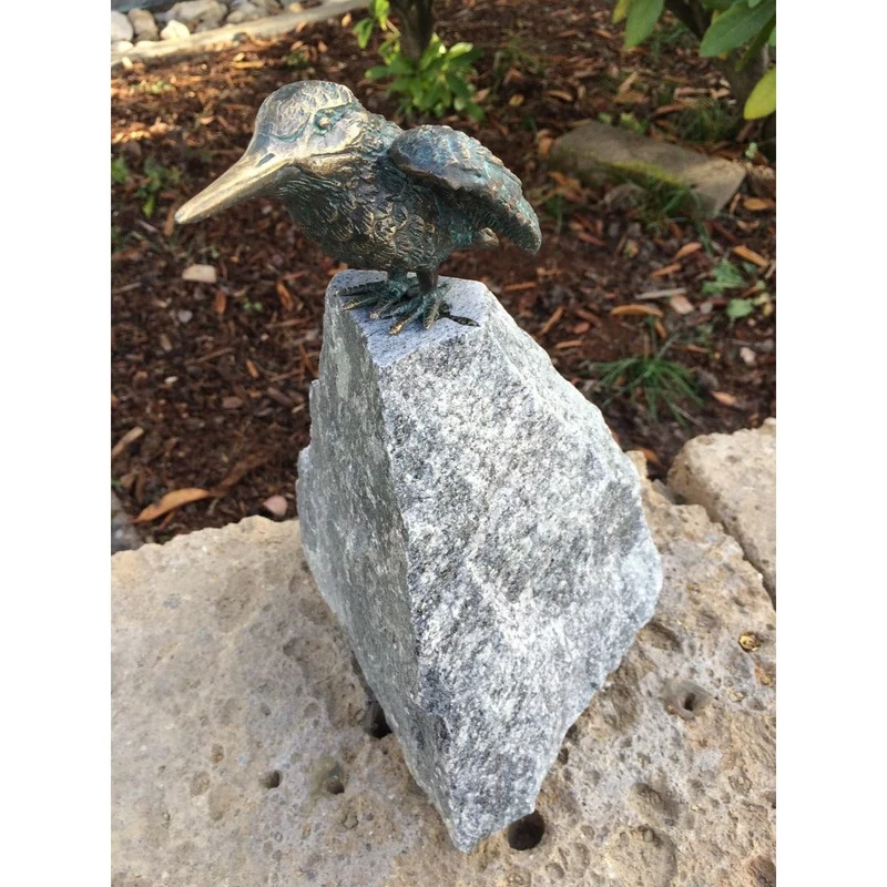 Eisvogel, auf Granit