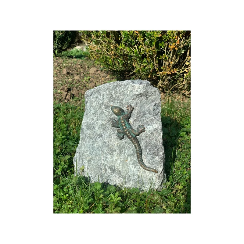 Bronze-Skulptur Eidechse auf Granit