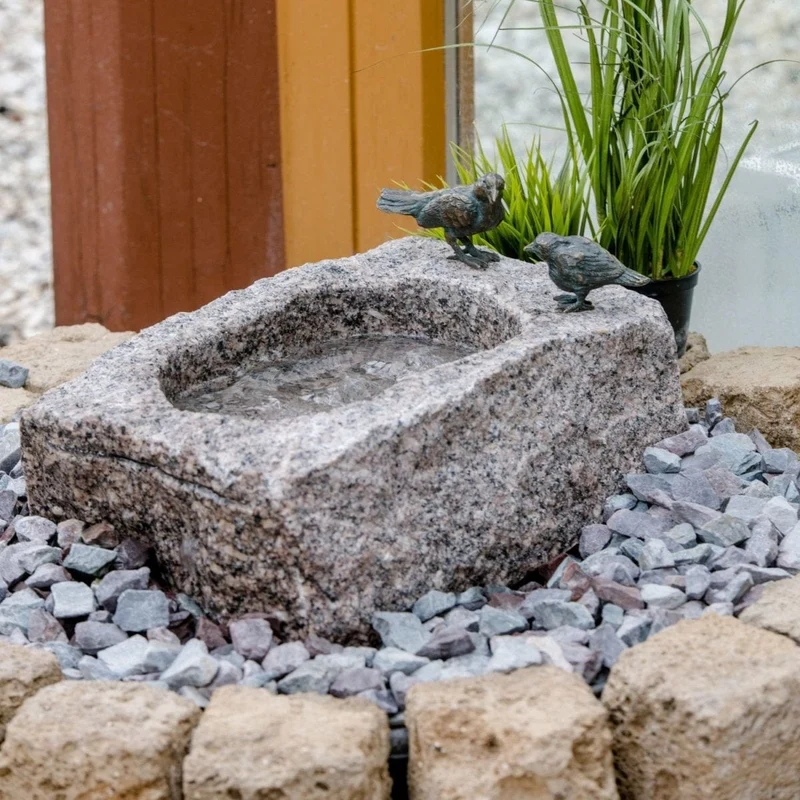Brunnenset Quellstein mit Vogelpaar
