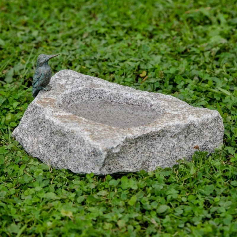 Vogeltränke mit Eisvogel
