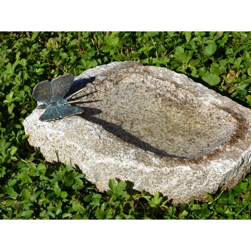 Insektentränke mit Schmetterling