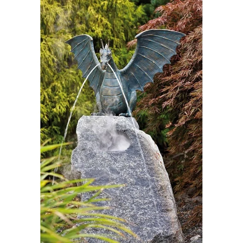 Drachenvogel Saphira, wasserspeiend