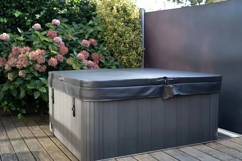 W'eau spa cover 220 x 220 cm radius 18 cm